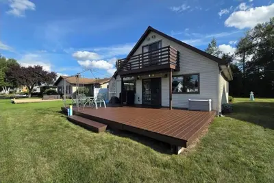 Image de Cottage Right off Houghton Lake!