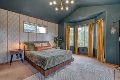 Image de Treetop Hideaway, Bend Wellness Escape