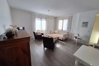 Image de Maison rénovée, au coeur de royan -  3 chambres avec jardin à 500m de la plage