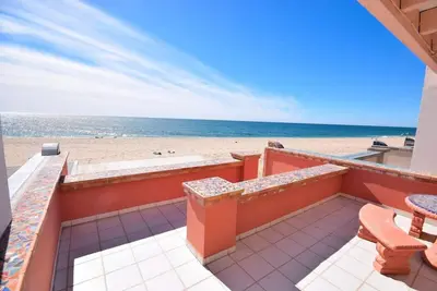 Image de Beautiful Beachfront Condo | Las Palmas Ii 3