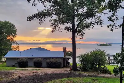 Image de LochNess Lake House at Toledo Bend! Lake Front Escape and Private Boat House