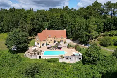 Image de Luxury secluded chateau with pool and hot tub