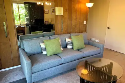Image de View 1-bedroom apartment. Walking distance to Downtown Edmonds.