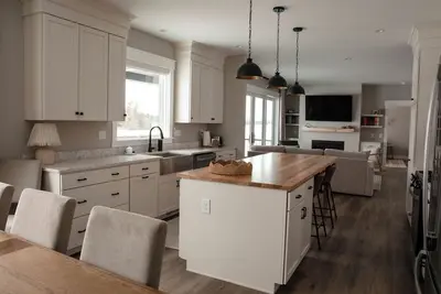 Image de New Modern Farmhouse Retreat on 2 Private Acres Near Petoskey & Ski Resorts