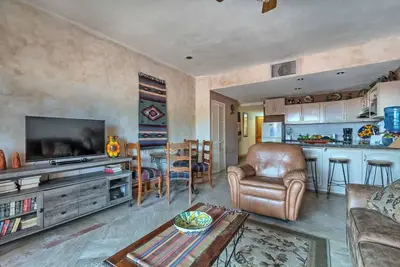 Image de Unique, Colorful Condo on 3rd Floor Pinacate 321