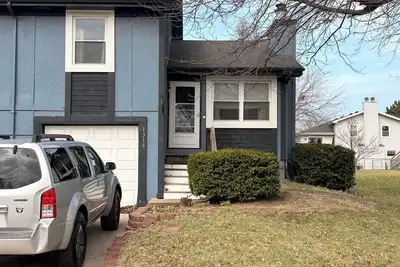 Image de Charming 2-bedroom townhome with Ac, minutes from I-35