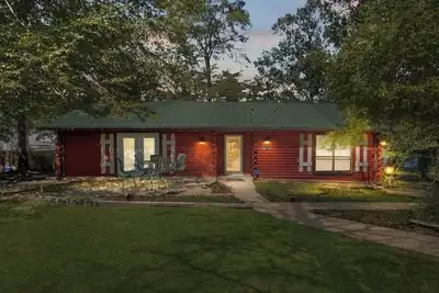 Image de Waterfront authentic log cabin in charming Anacoco