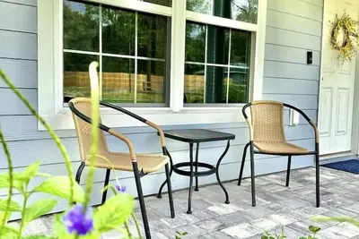 Image de Blue Haven - Minutes From Wec, Springs, and More!