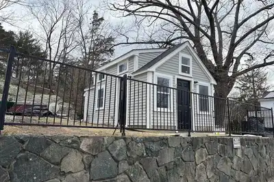 Image de New cottage just steps from Cohasset Village Center. Monthly stays Only.