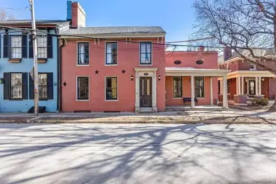 Image de Upper's Historic Pink Oasis