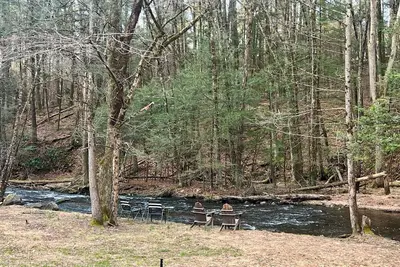 Image de Tranquil 1-bedroom stream side cottage with Ac in charming Pocono Mountains