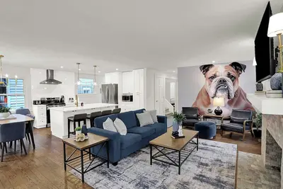 Image de The Butler Bulldog Bungalow | Game Room • Luxe