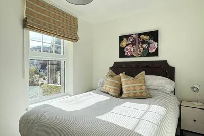 Image de Convenient 1-Bed Apartment | Walk to Beach & Shops