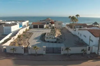 Image de Spacious Family Beachfront Home The Beach House