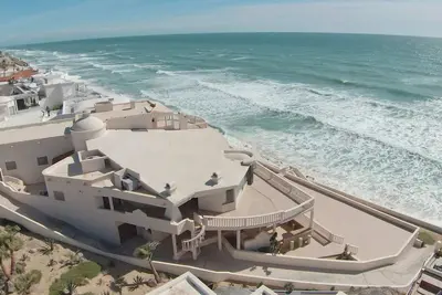 Image de Spacious Family Beachfront Home | Villa Dei Sogni