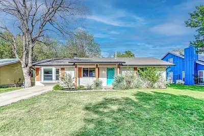 Image de Awake to Adventure, then Recharge and Relax in Historic Georgetown, Texas!