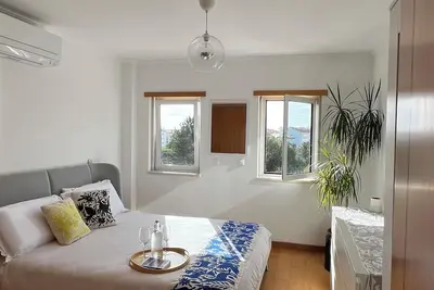 Image de Carcavelos – Walk to the Sea, Parking Included