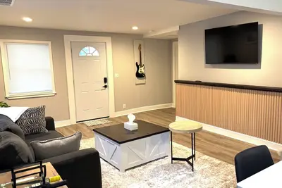 Image de Walk to downtown Athens, relax in this stylish 2br/2ba home near everything Uga