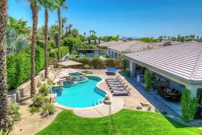 Image de Walk 2 Stagecoach+Large Backyard+Estate+PPong+Rack