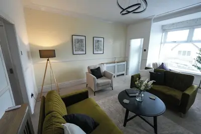 Image de Cosy 3-Bed Home | Parking | Ideal for Work Stays