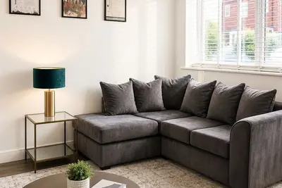 Image de 3 bed home near Etihad and Co-op live with parking