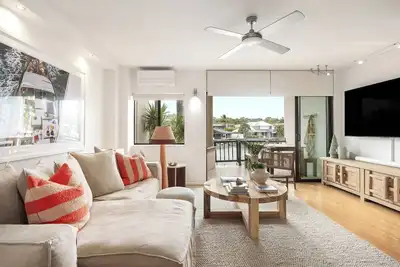 Image de St Tropez 4: Waterfront Mediterranean Muse with Pool