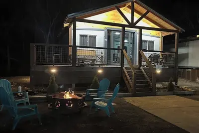 Image de 2 bedroom cabin on the Sequatchie River approx 30 miles from Chattanooga.