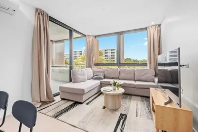 Image de Spacious 2 Br Apartment | Walk to Tram | Parking