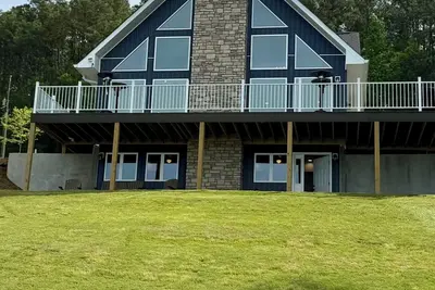 Image de Cozy Ridge Retreat: A Spacious 6-bed waterfront house on beautiful Lake Mitchell