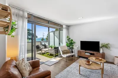 Image de Beach Front Bliss - by Furnished Rentals