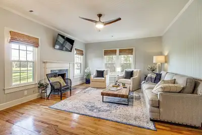 Image de 9 Mi to Georgia Southern University: Family Escape