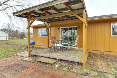 Image de Rural Bloomington Area Home w/ Deck & Yard!
