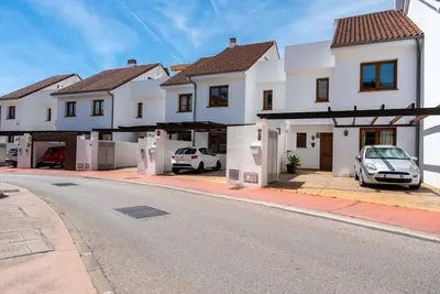 Image de Spacious 4br Townhouse | Private Rooftop Terrace