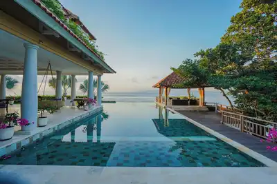 Image de Luxury 3br Villa with Private Infinity Pool with 180° Ocean Views in Manggis