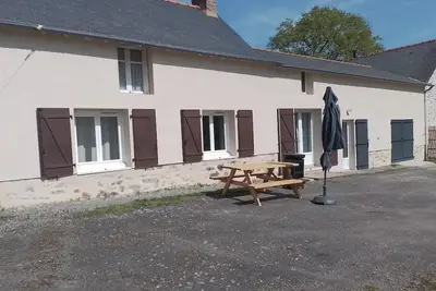 Image de Maison de campagne rénovée en hameau calme et boisé
