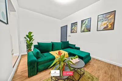 Image de Luxury Gem|Central|Families|Work