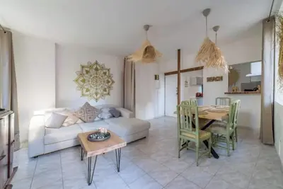 Image de Elegance & Style 2-Bed Retreat in the Heart of Narbonne with Air-Con