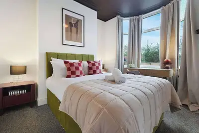 Image de Modern 4br with Easy Access to Town and Station