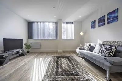 Image de 2 Bed Apartment in Central Gravesend w Games Room