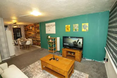 Image de Family & Contractors| 3br| 6 Min to i54| garden with free parking