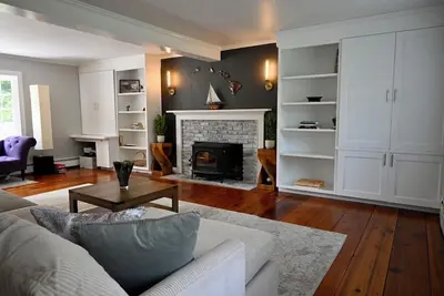 Image de Gorgeous Mystic Colonial: Pool + Indoor Sauna