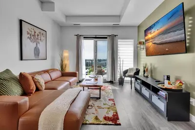 Image de Lux Condo 2bd 2 Bath| Ac | Balcony|  Bbq |  King |Access to Henday, Airport