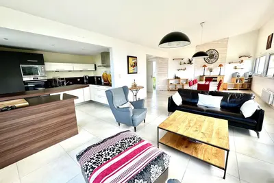 Image de Neiz Vran Maison face à la mer