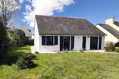 Image de Maison de plein pied avec jardin clos et terrasse