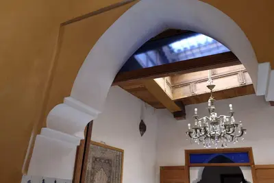 Image de Stay in the heart of the ancient Fes Medina. In a restored 400 years old house.