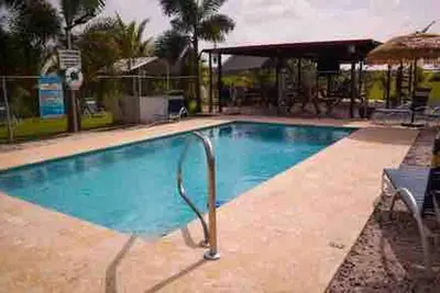 Image de Cabin Retreat for Group with Pool