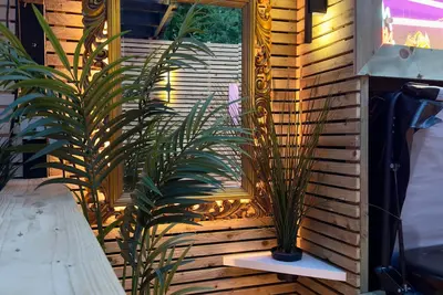 Eyre Square Centre Apartment with Hot Tub
