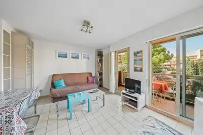 Image de Appartement à Hyères avec Piscine et Balcon