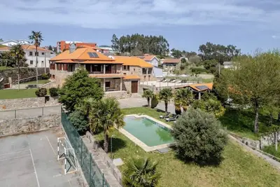 Image de 11 Bedroom Villa Retreat by HostWise