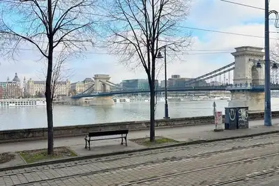 Image de Cozy Loft Retreat by Chain Bridge – Stunning Danube & Parliament Views